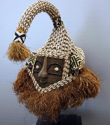 Afrikaanse Kunst | Mukyeem masker Zaïre/linnen (incl.standaard)
